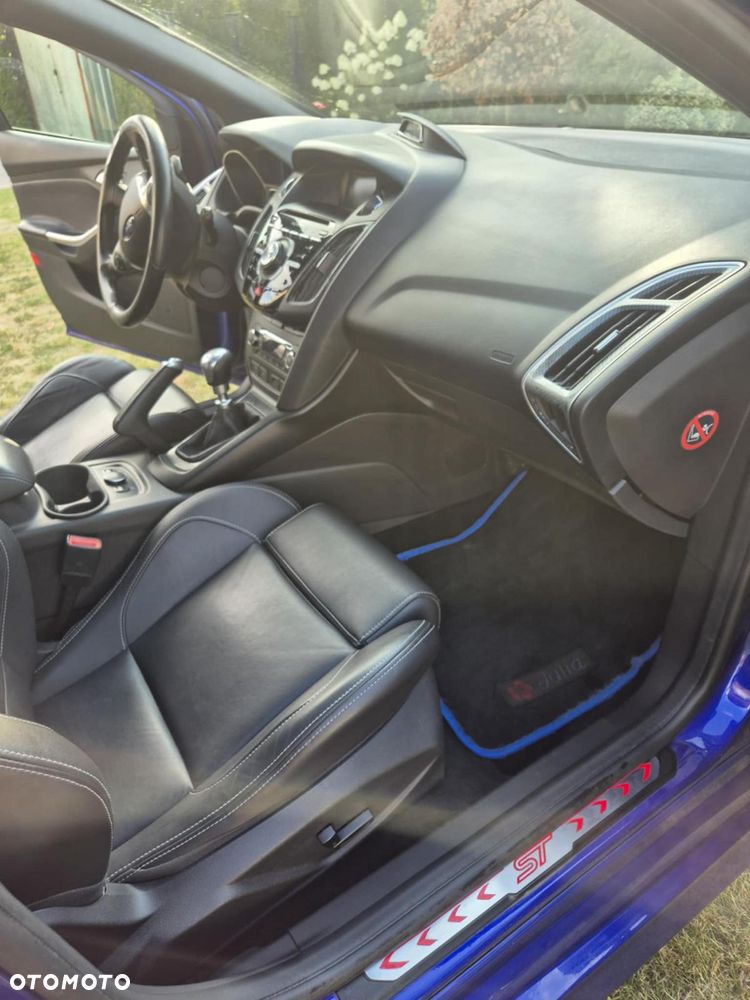 Ford Focus 2.0 EcoBoost ST mit Leder-Sport-Paket - 13