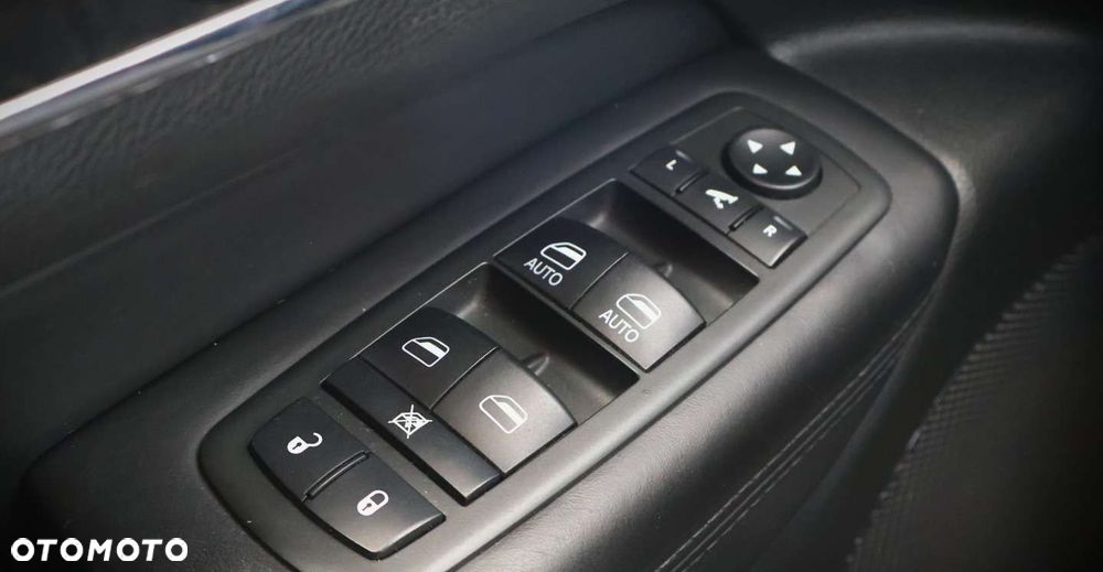 Jeep Grand Cherokee - 34