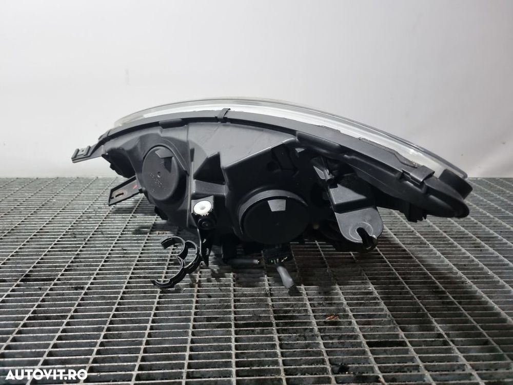 Far Dreapta Renault Captur 2013 - 2017 SUV 4 Usi (1513) Cu lupă - 3