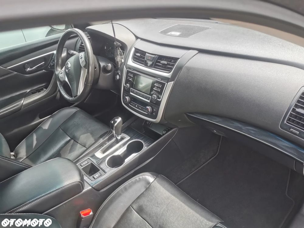 Nissan Altima - 6