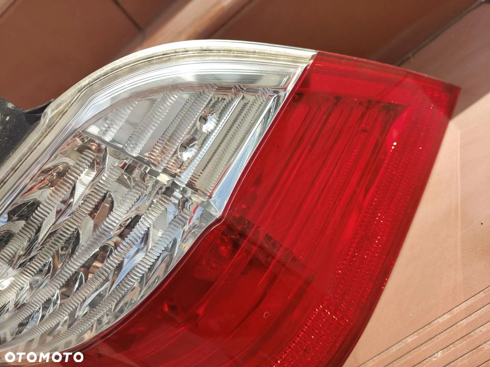 BMW E61 Lift Lci 5 kombi Lampa Tylna W Błotnik Prawa Polift Igła - 7