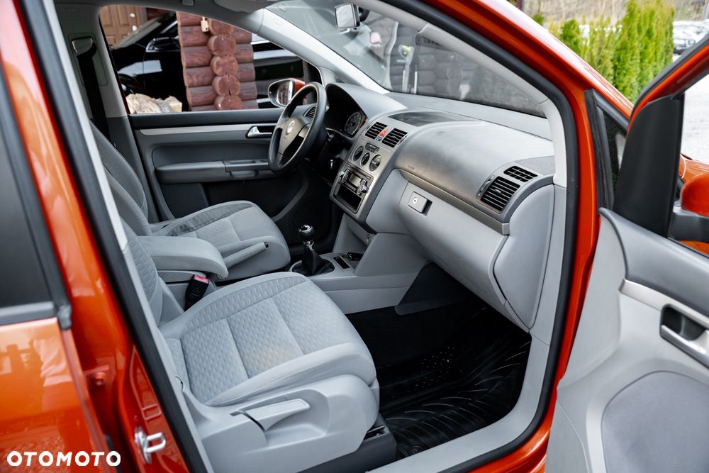 Volkswagen Touran 1.6 - 25