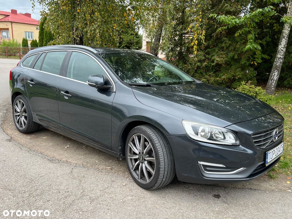 Volvo V60 D2 Summum - 1