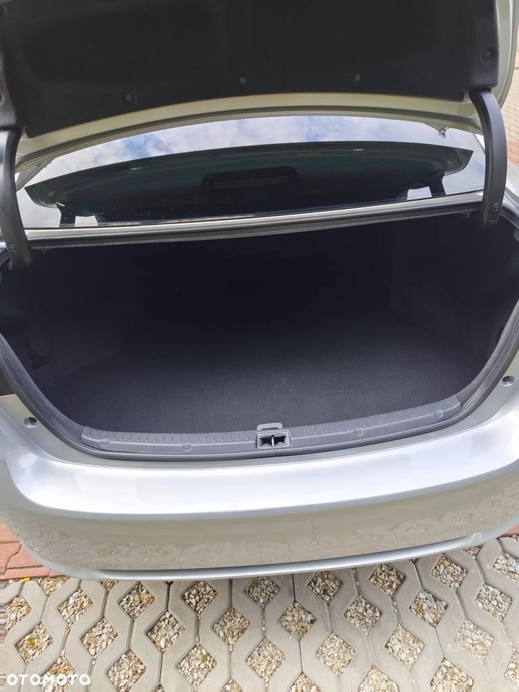 Toyota Avensis 1.8 Premium MS - 21