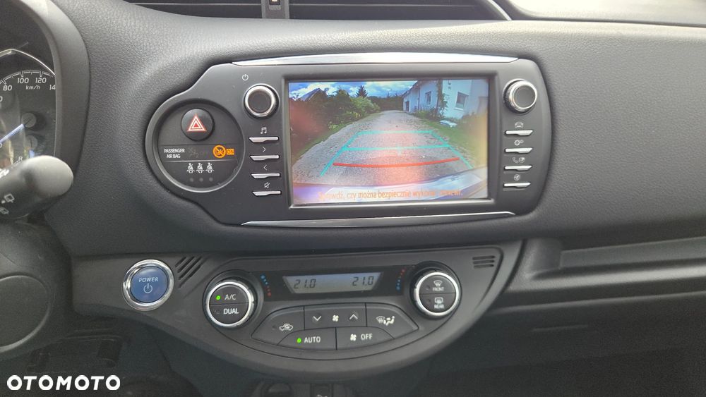 Toyota Yaris Hybrid 100 Premium - 8