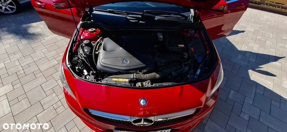 Mercedes-Benz CLA 250 4Matic 7G-DCT AMG Line - 13
