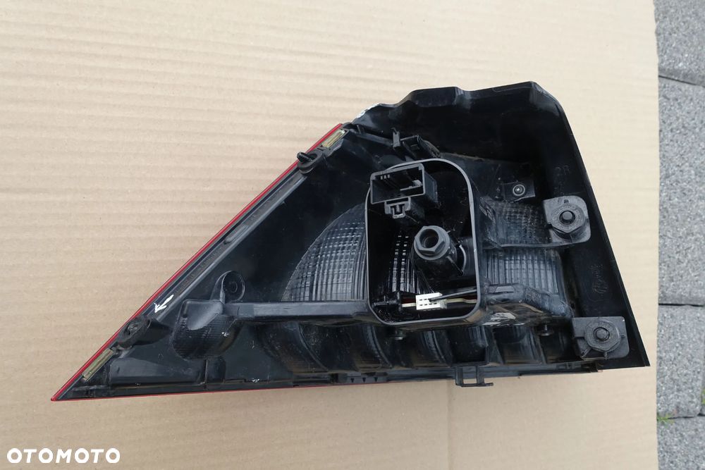 LAMPA PRAWY TYŁ GOLF VII LIFT 17r- HB - 5