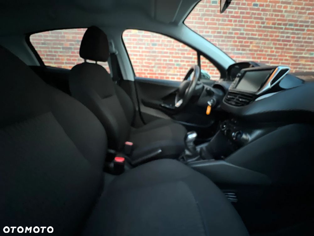 Peugeot 208 - 13