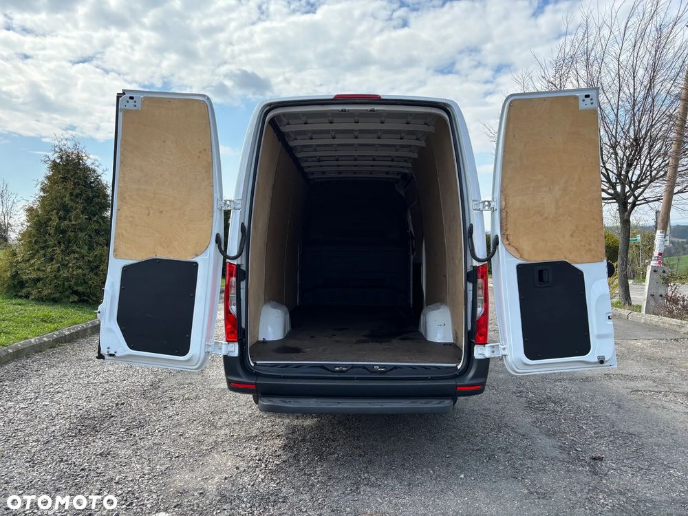 Mercedes-Benz Sprinter - 10