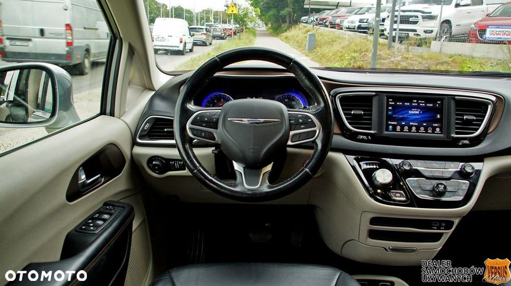 Chrysler Pacifica - 19