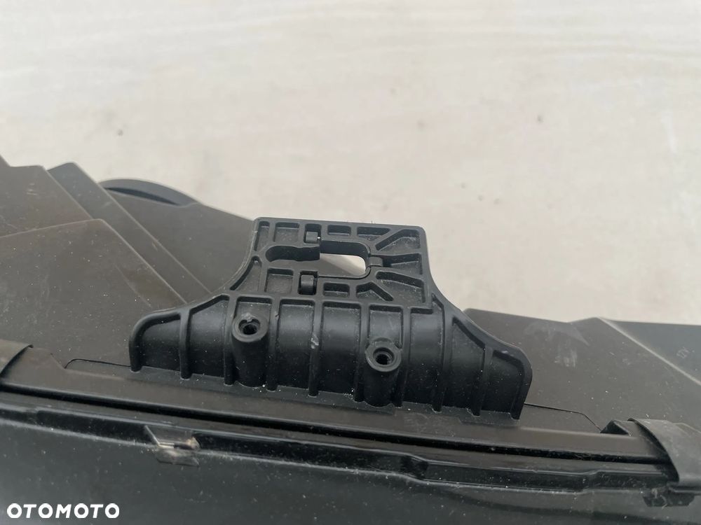 Audi A4 B9 reflektor xenon prawy nowy oryginał 8W0941006 - 2