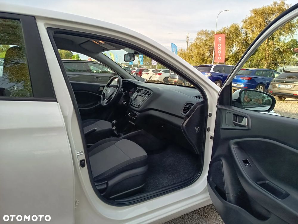 Hyundai i20 1.2 Pure - 25