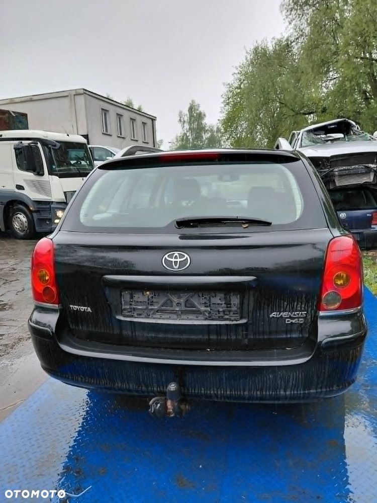 Na części: Toyota Avensis Rok 2005 Pojemność 1995 Moc 85 kw Diesel - 6