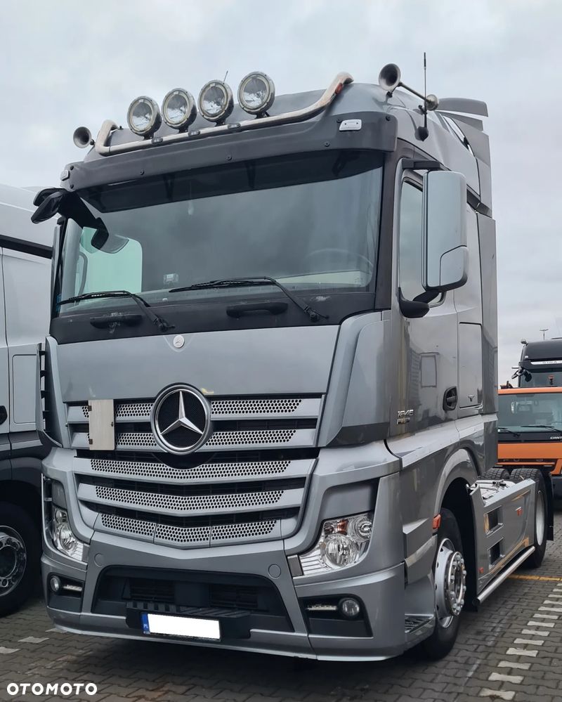 Mercedes-Benz Actros - 2