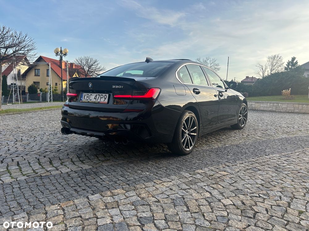 BMW Seria 3 330i xDrive M Sport - 11