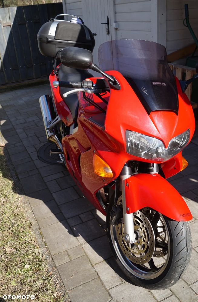 Honda VFR - 3