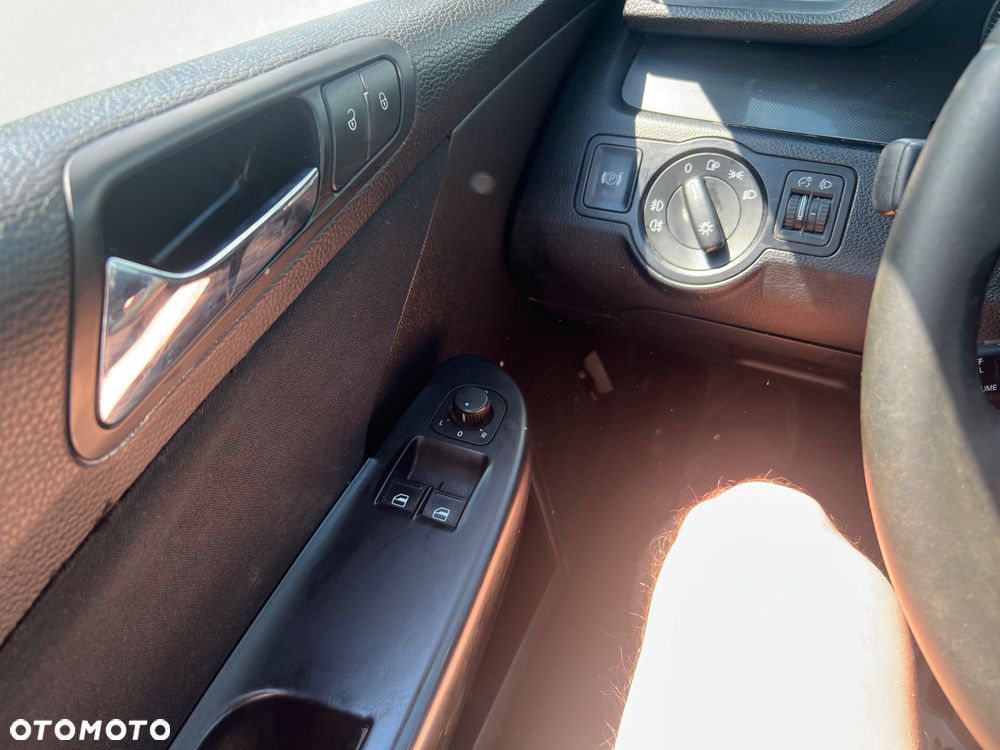 Volkswagen Passat 1.6 Family - 13