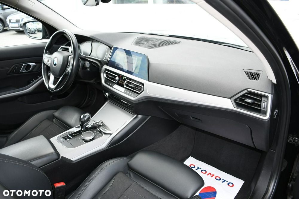 BMW Seria 3 320d mHEV - 27