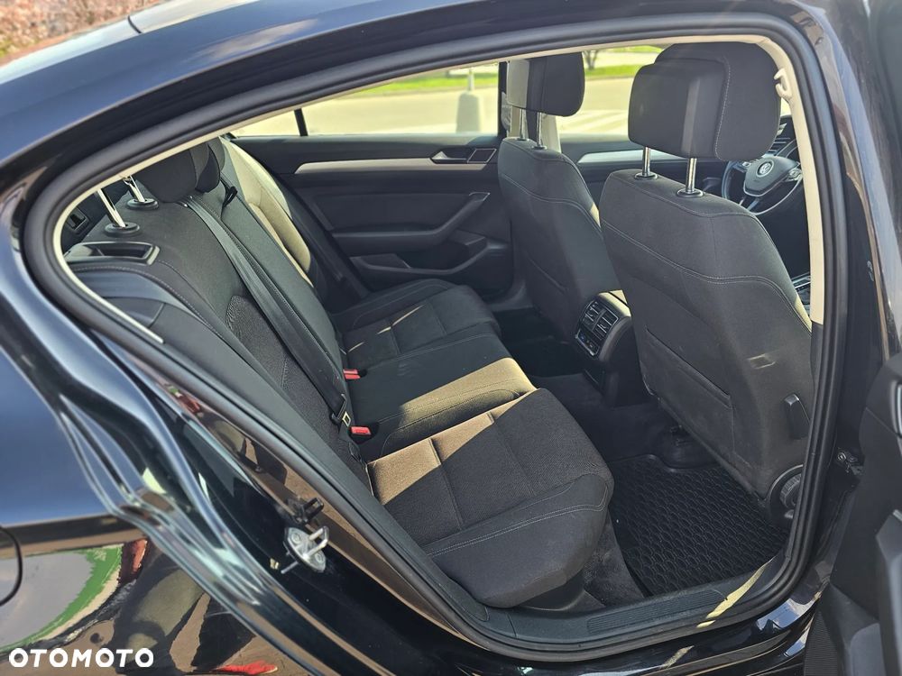 Volkswagen Passat - 23