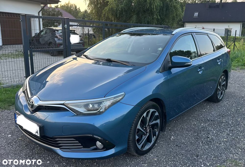 Toyota Auris 1.6 D-4D Premium - 1