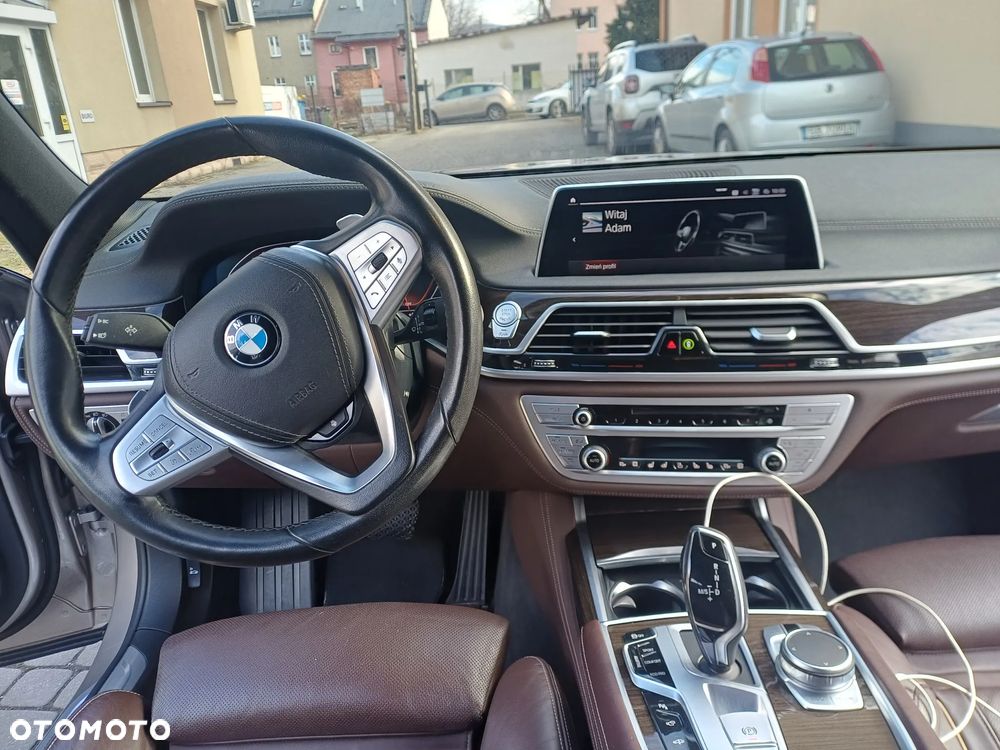 BMW Seria 7 750i xDrive - 2