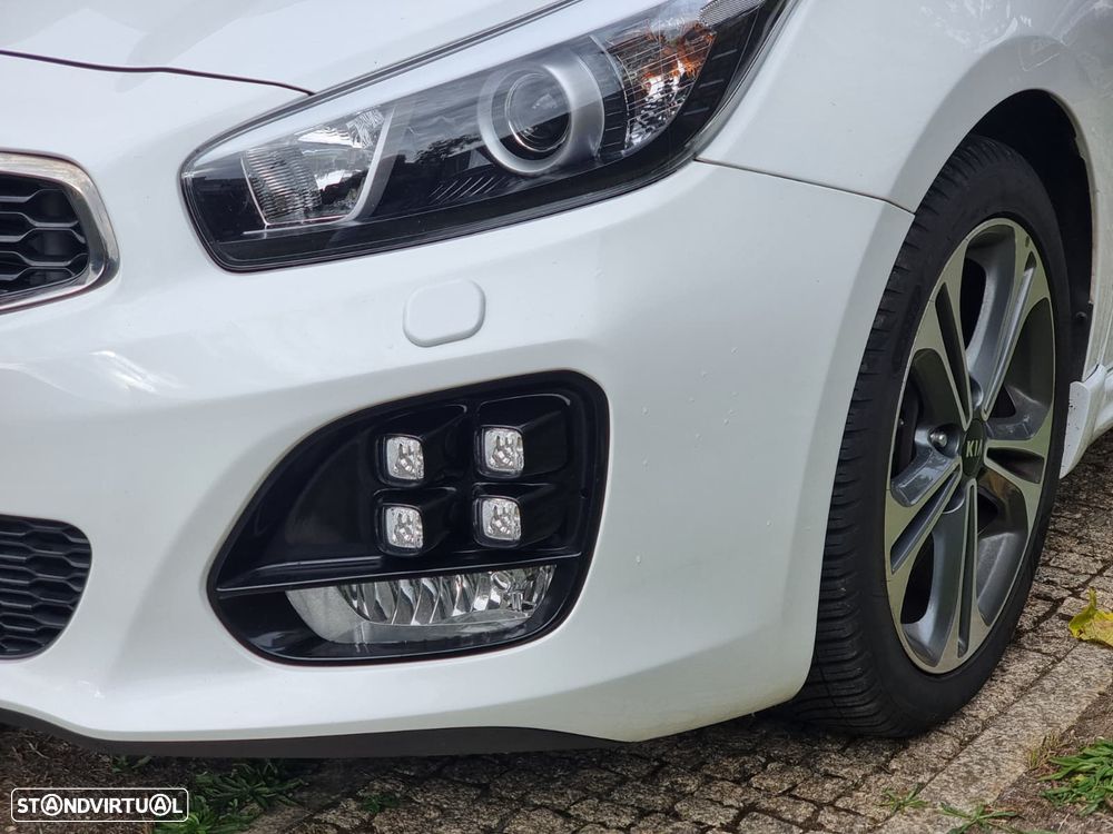 Kia Ceed 1.6 CRDi 136 ISG GT Line - 29