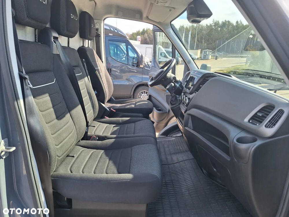 Iveco Daily 35S18 HiMatic furgon 16m blaszak automat FV23% MAXI - 14