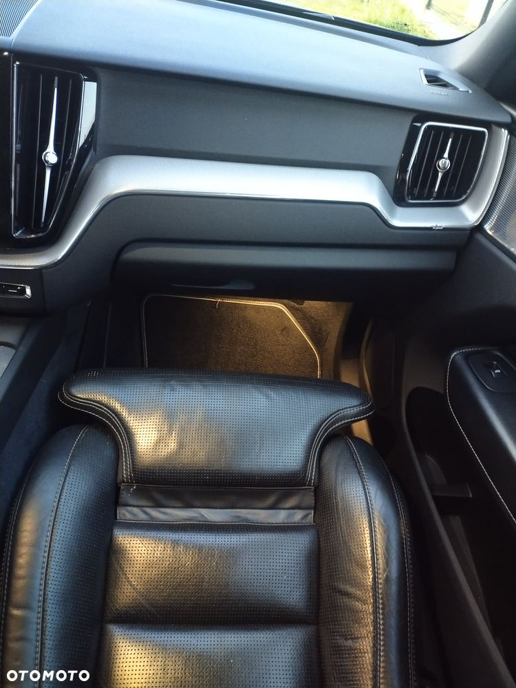 Volvo XC 60 D5 SCR AWD R-Design - 8