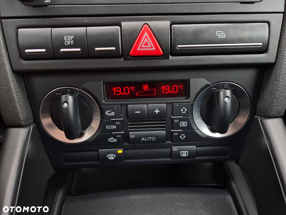 Audi A3 3-drzwiowe 1.6 Ambiente - 10