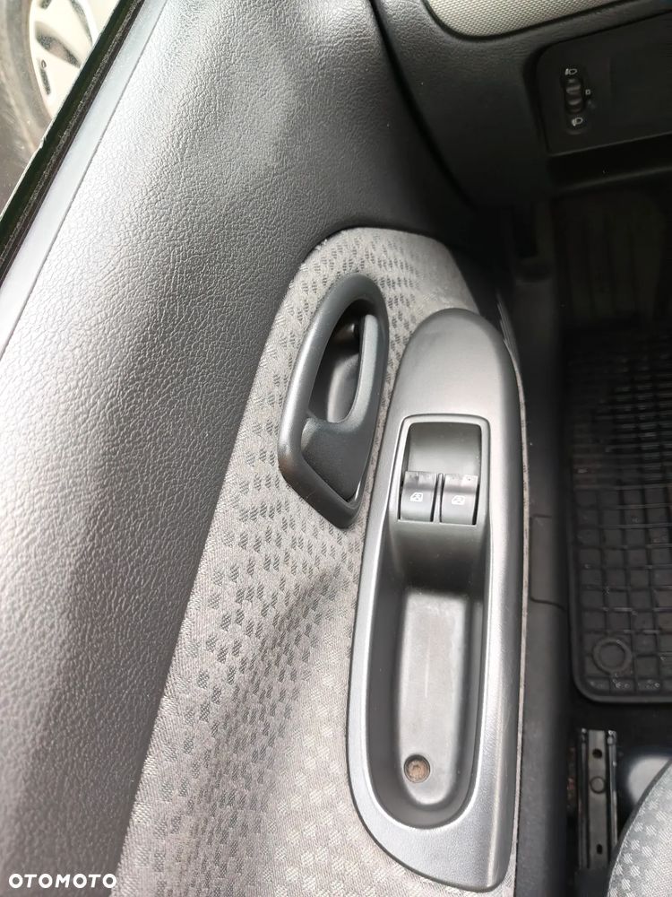 Renault Clio 1.2 Campus - 9