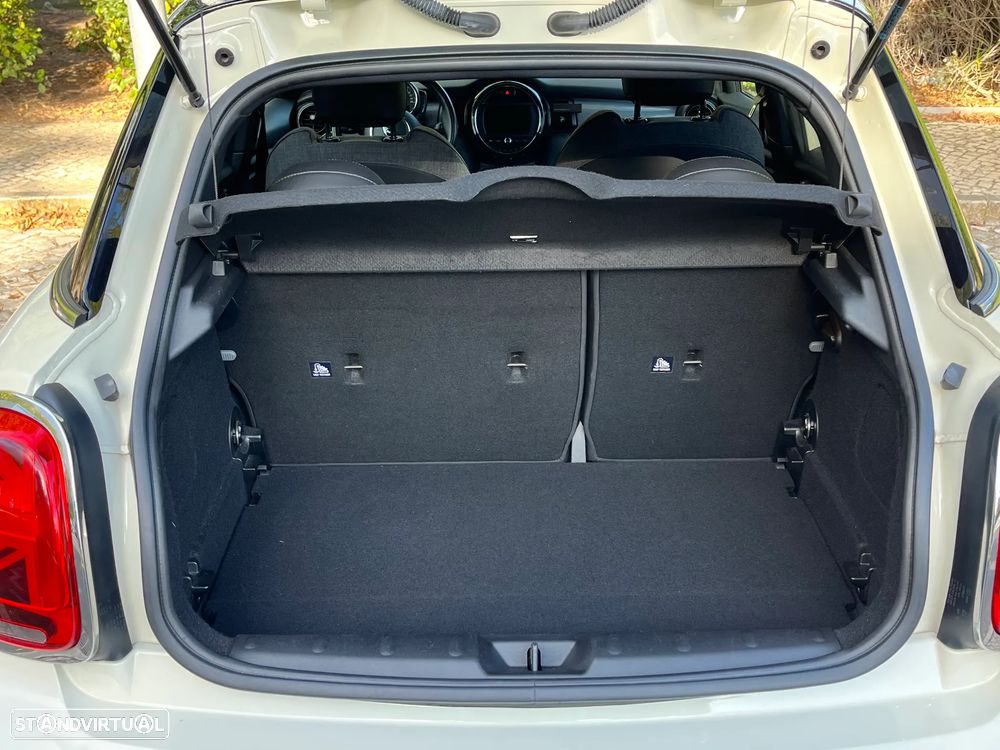 MINI 5 Portas Cooper D Auto - 16