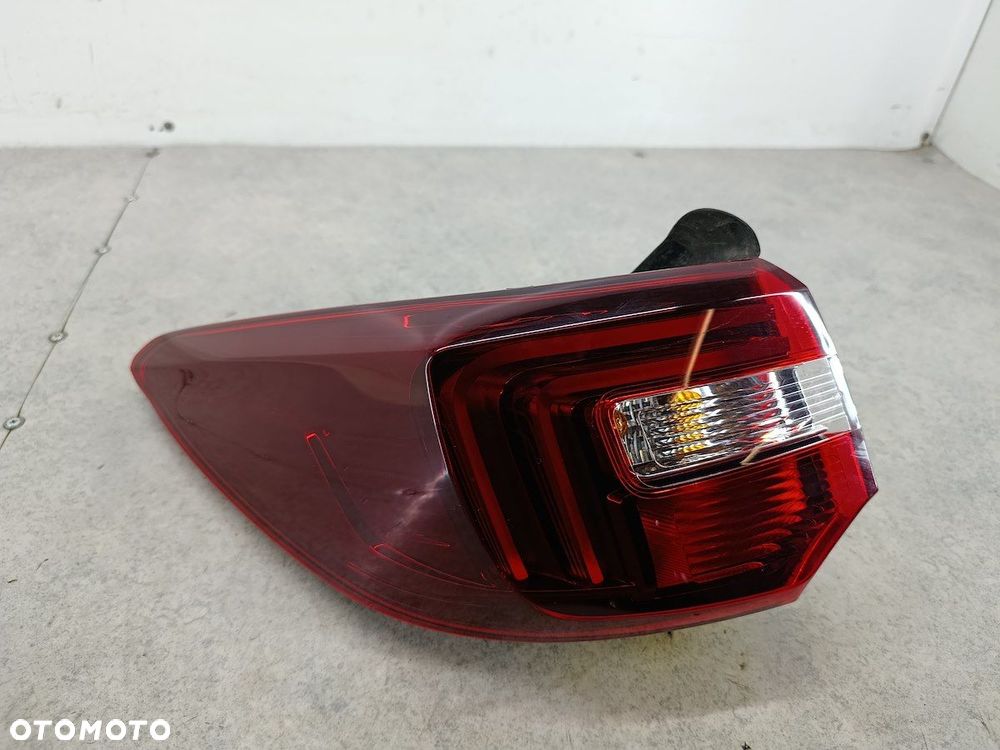LAMPA TYLNA LEWA OPEL GRANDLAND X YP00098380 81660101  GM - 1