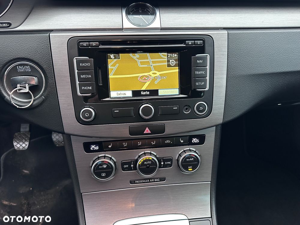 Volkswagen Passat - 11