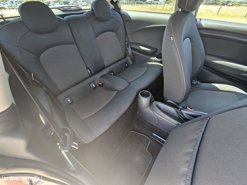 MINI 3 Portas One D - 22