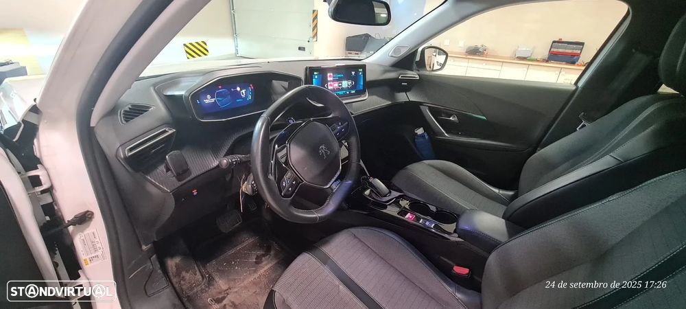 Peugeot e-2008 50 kWh Allure Pack - 6