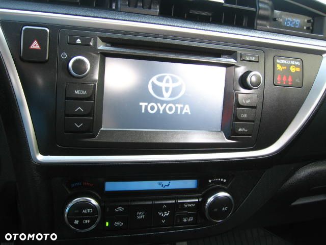 Toyota Auris 1.6 Premium - 18