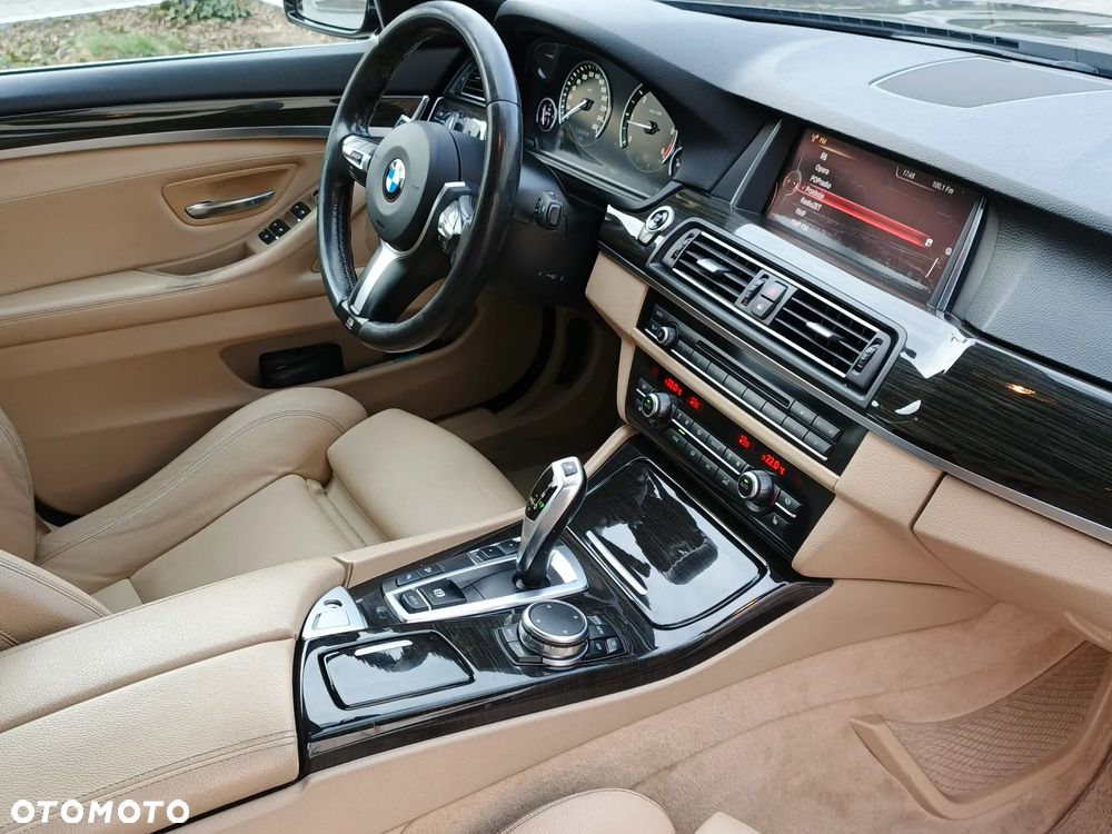 BMW Seria 5 520d xDrive - 23