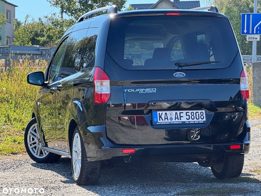 Ford Tourneo Courier 1.5 TDCi Titanium - 4