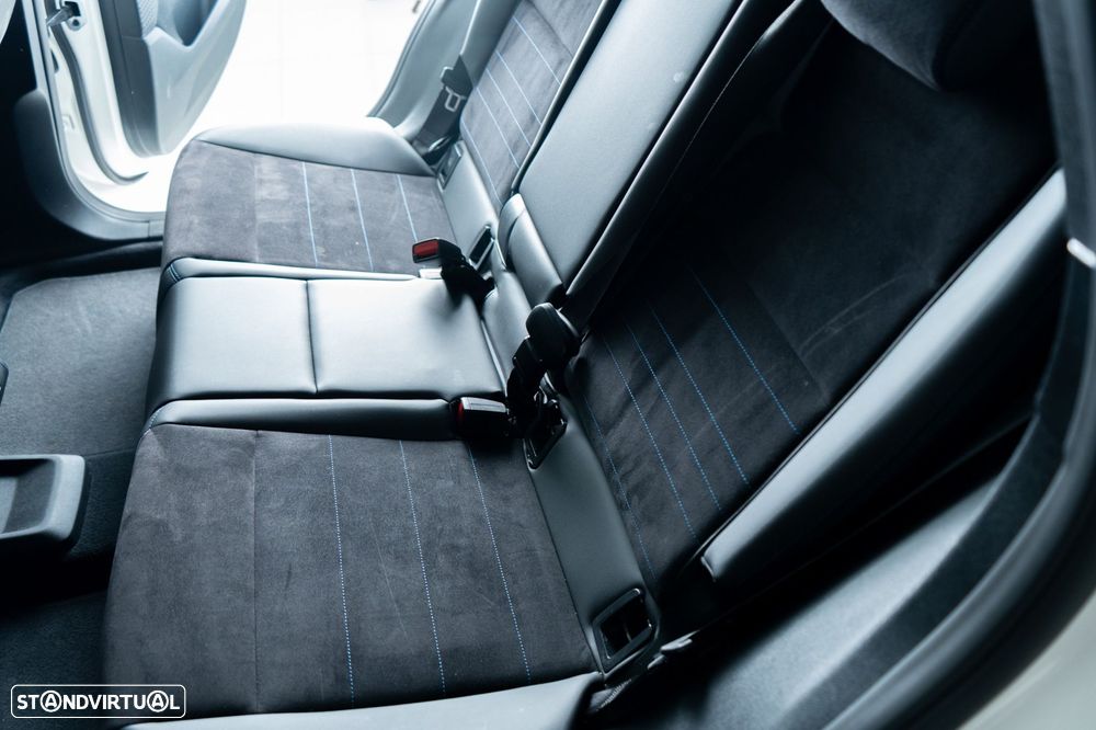 BMW iX1 eDrive20 Pack Desportivo M - 28