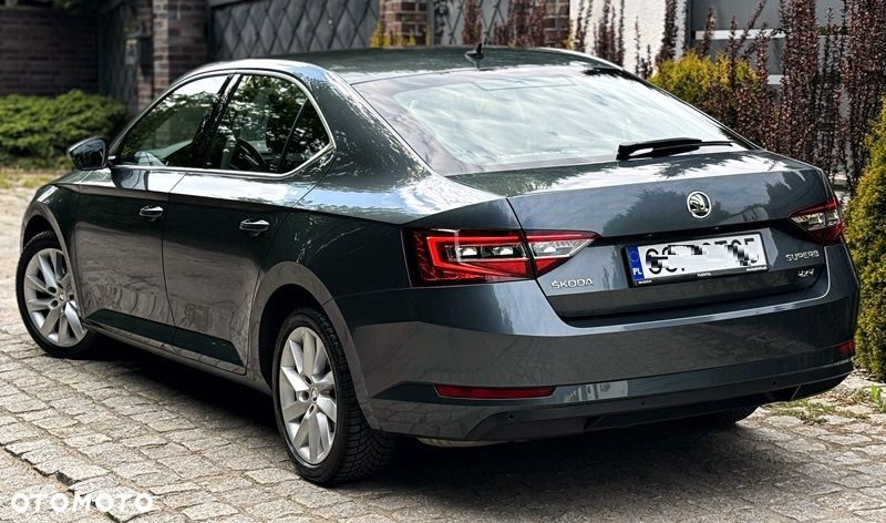 Skoda Superb 2.0 TDI SCR 4x4 Ambition DSG - 37