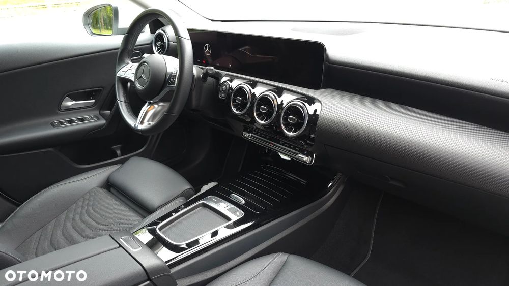Mercedes-Benz CLA 200 7G-DCT - 19