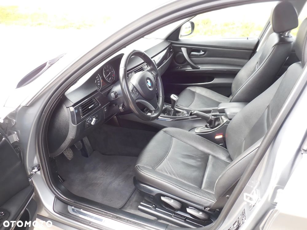 BMW Seria 3 318i Edition Exclusive - 16