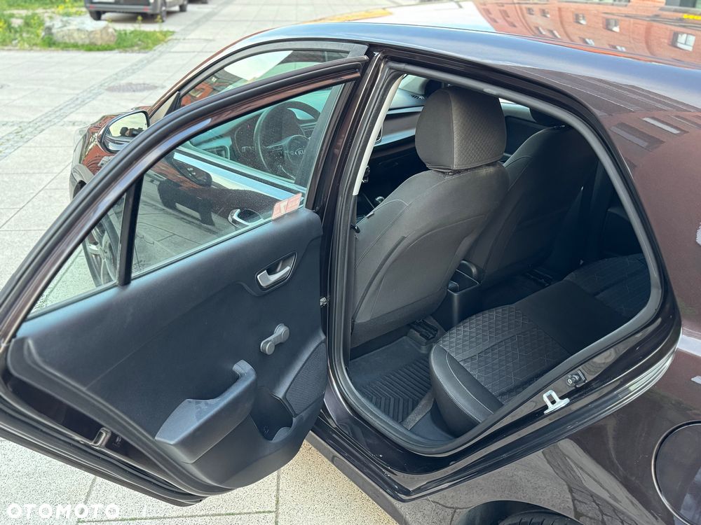 Kia Rio - 11