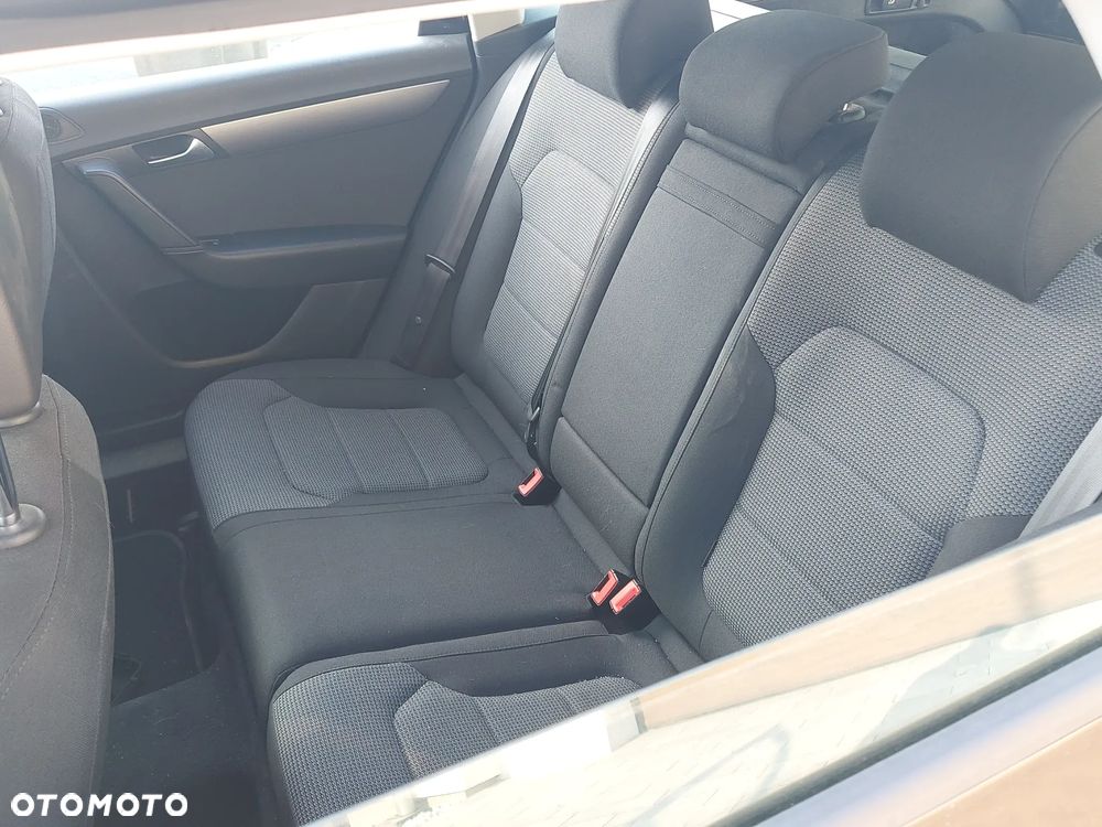 Volkswagen Passat 2.0 Blue TDI SCR Highline - 9