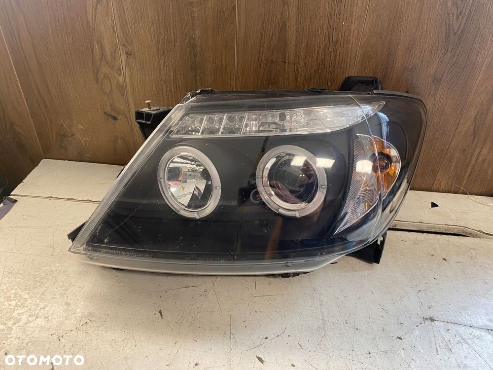 TOYOTA HILUX LAMPA PRAWY LEWY PRZÓD KOMPLET