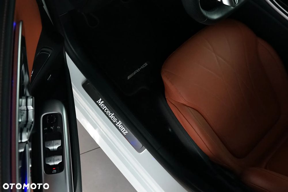 Mercedes-Benz Klasa C 300 4Matic T 9G-TRONIC AMG Line - 30