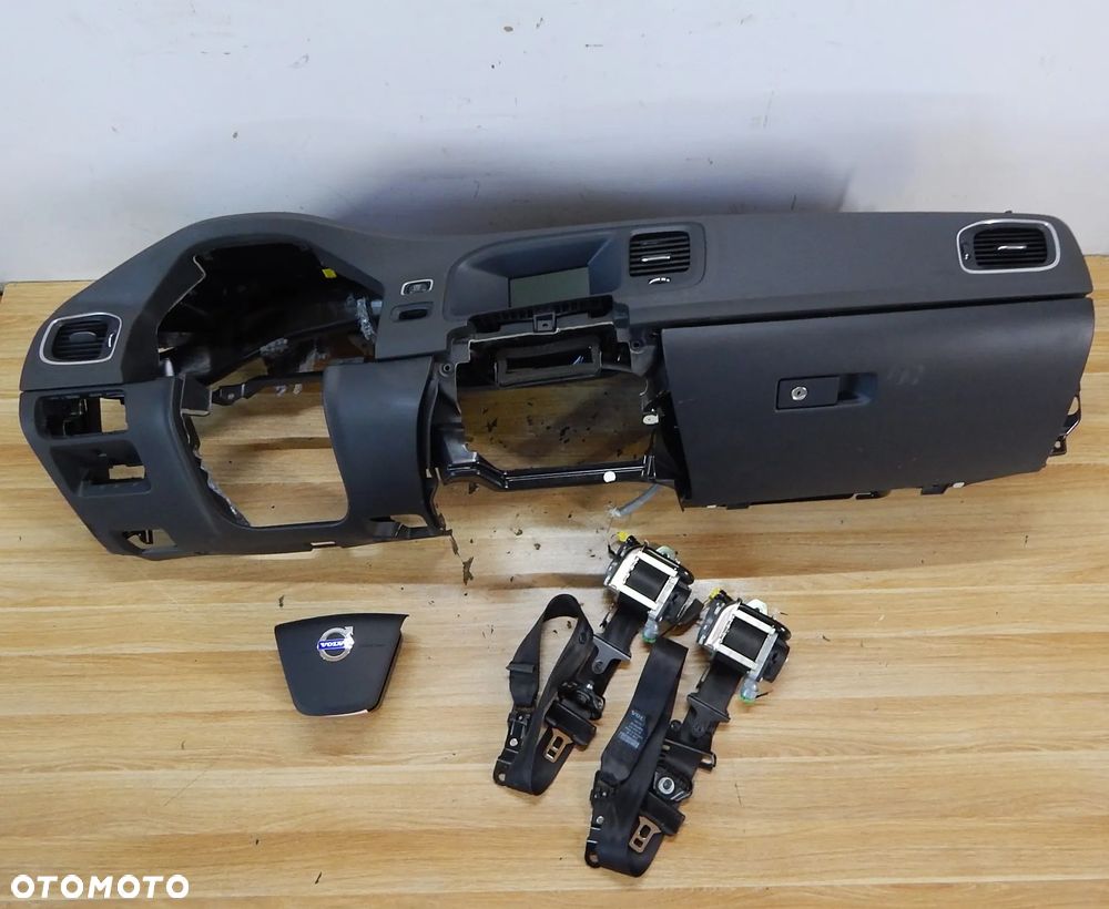 Deska rozdzielcza kokpit konsola pasy airbag Volvo S60 V60 II 10-18 EU Łuków części - 1