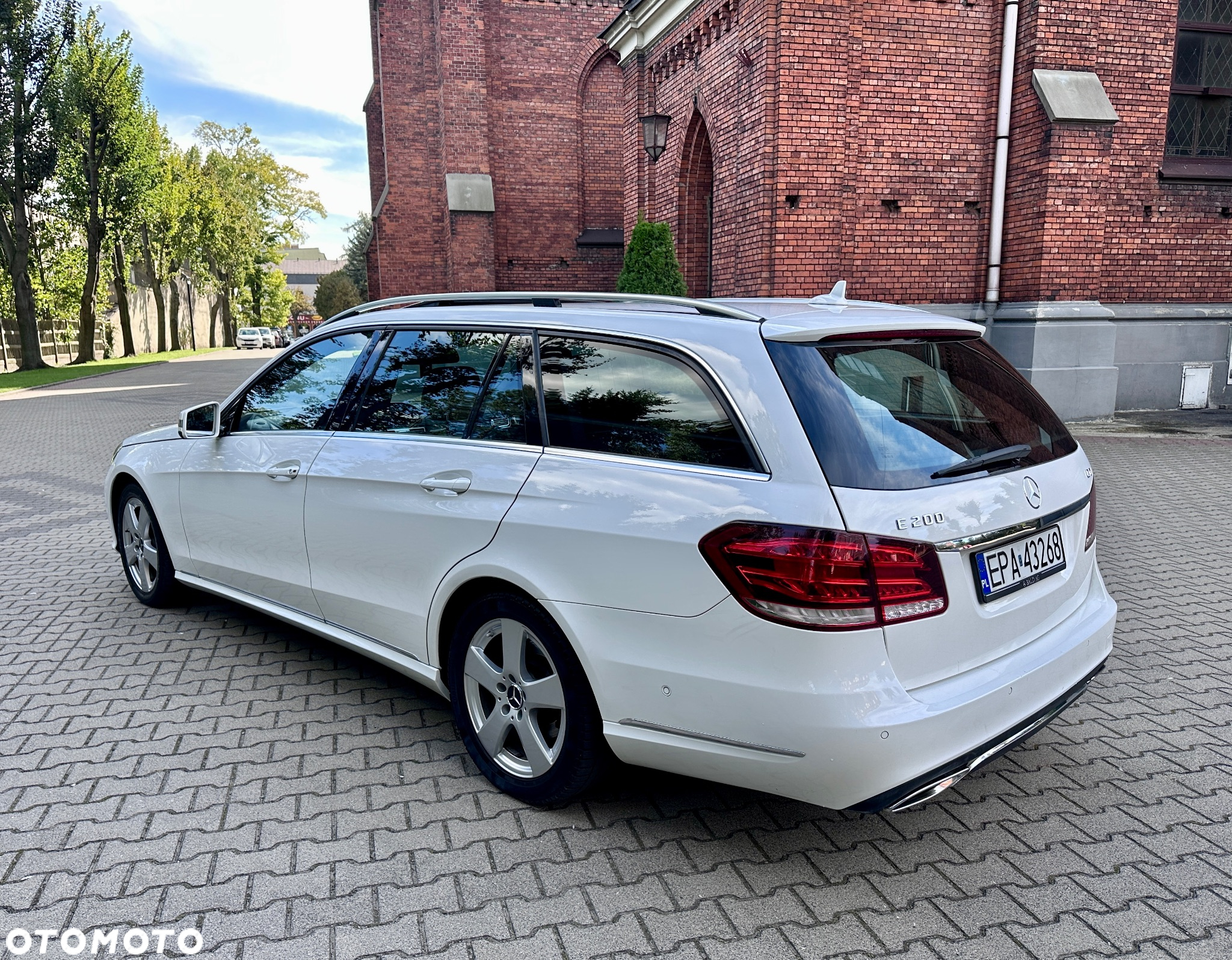 Mercedes-Benz Klasa E 200 CDI 7G-TRONIC - 35