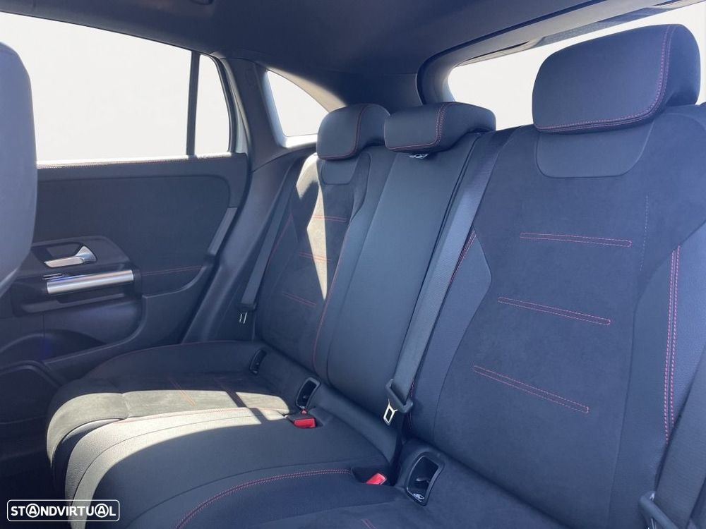 Mercedes-Benz GLA 180 - 14