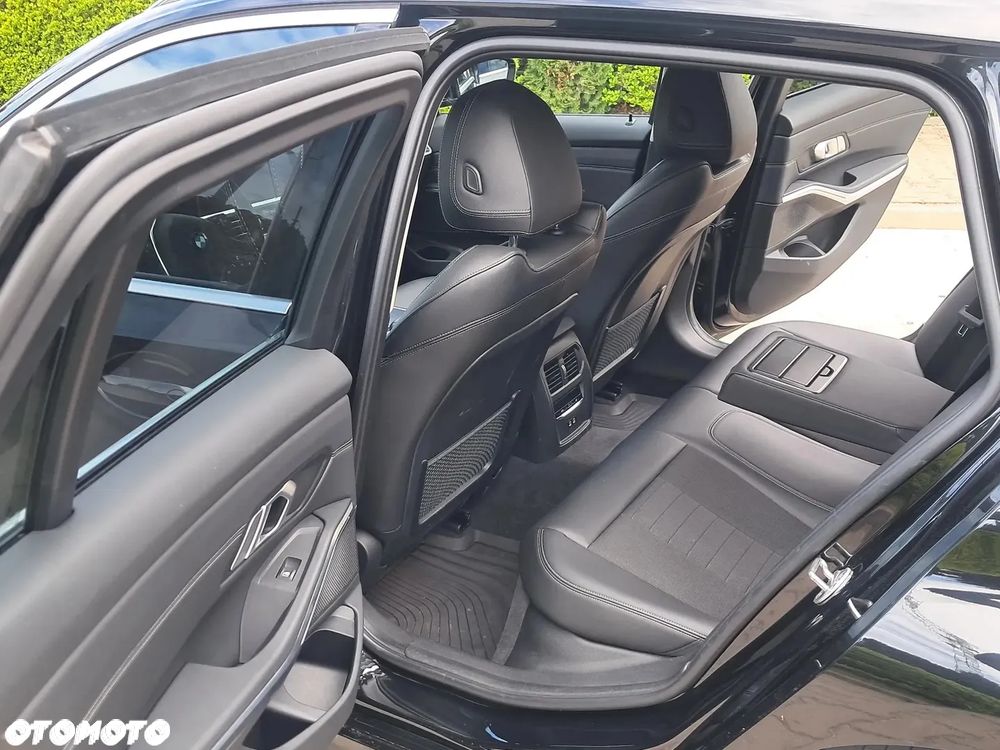 BMW Seria 3 320d Sport Line Shadow - 25